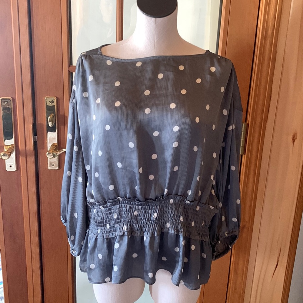 Beautiful women’s XXL Ryegrass top.